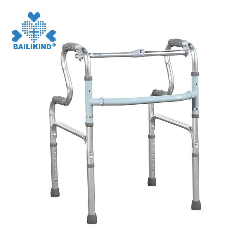 څنګه کولای شو چی په سمه توګه د څلورو پښو Crutches وکاروي؟